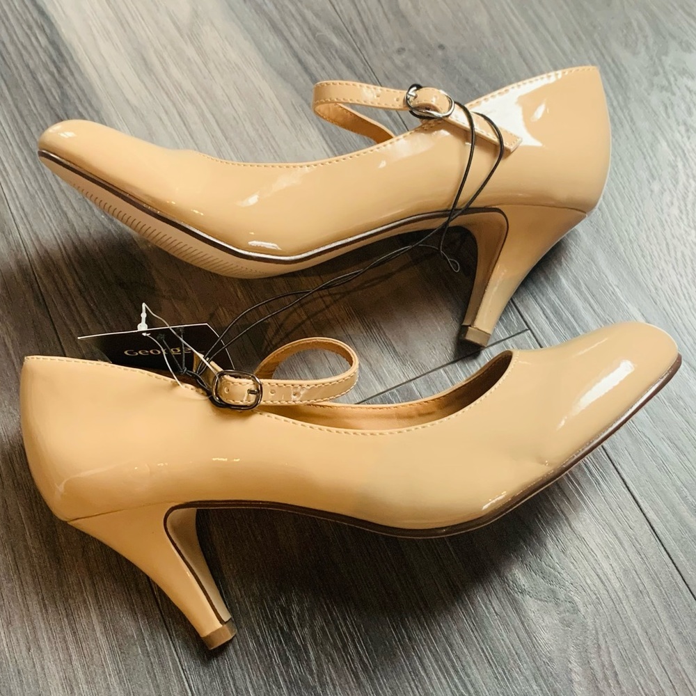 George Tan Neutral Tone Pump Size 8 No Slip Sole, Brand New Never Worn With Tags